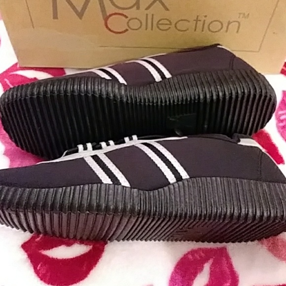 Max Collection Tennies - Picture 4 of 7